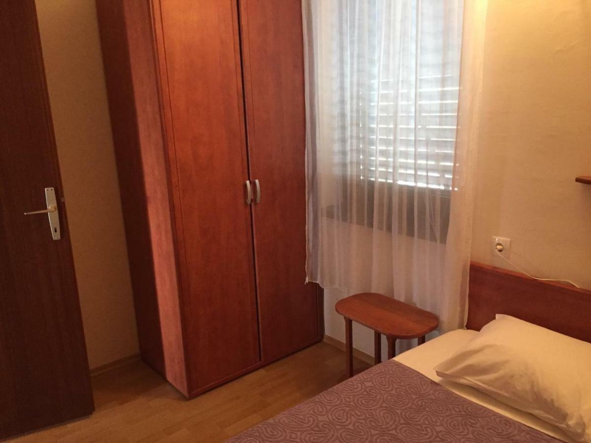 Kazeta A-14,Broj 28 Apartment Skunca Luaran gambar